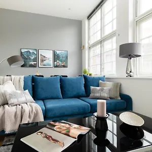 Modern And Spacious 3 Bed Next To The Shard Apartment London
